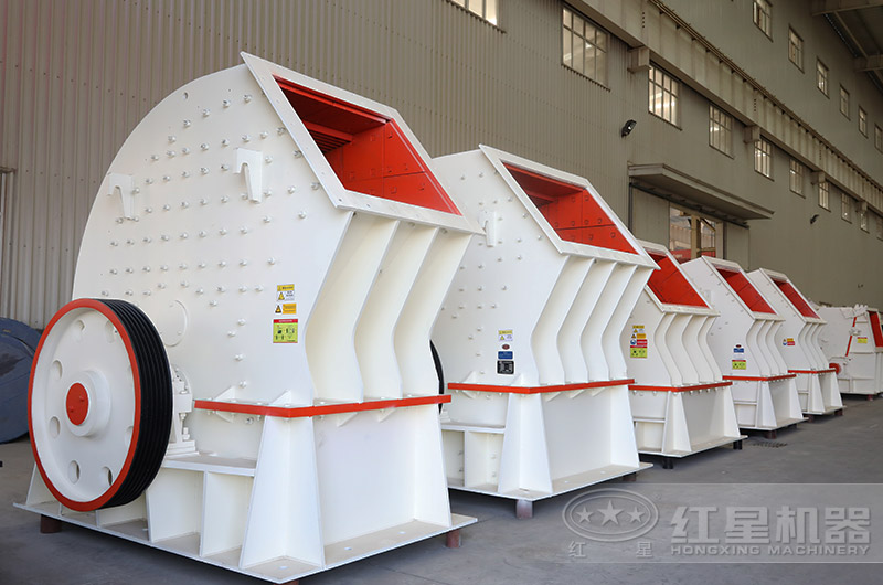 PCZ重錘式破碎機(jī)進(jìn)料口大，石料可一次破碎成型