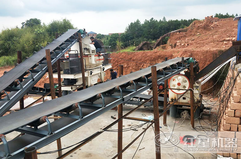 石頭加工沙子每噸成本多少錢？石頭加工沙子設(shè)備有哪些？
