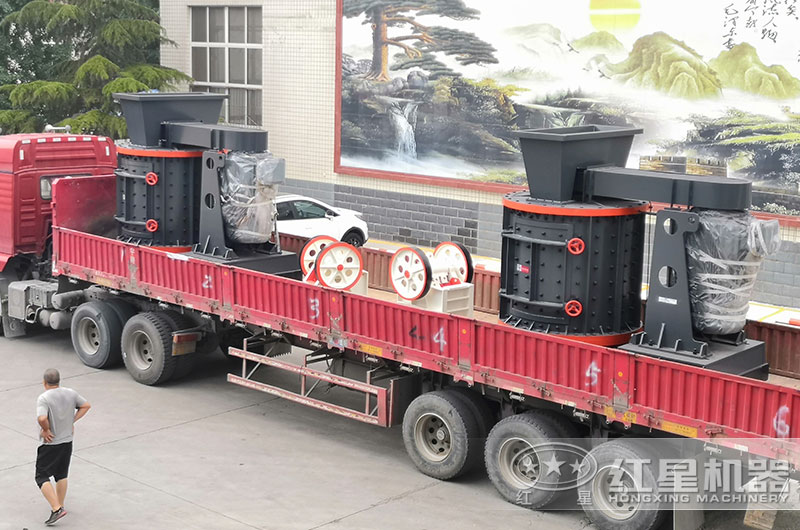 復(fù)合破碎機(jī)裝車(chē)發(fā)貨忙不停