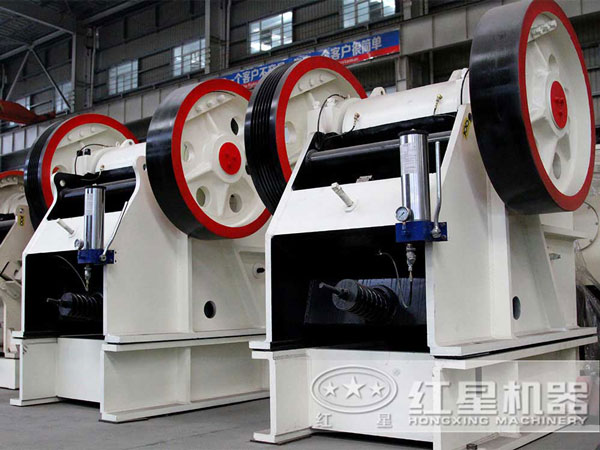 大型石頭顎破碎機(jī)市價多錢？（內(nèi)附高清顎破作業(yè)視頻）