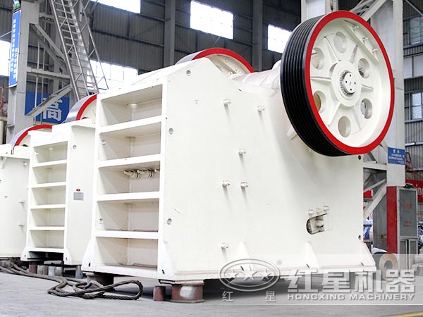 粉碎花崗巖選用750顎破機，效果不錯，性價比更高