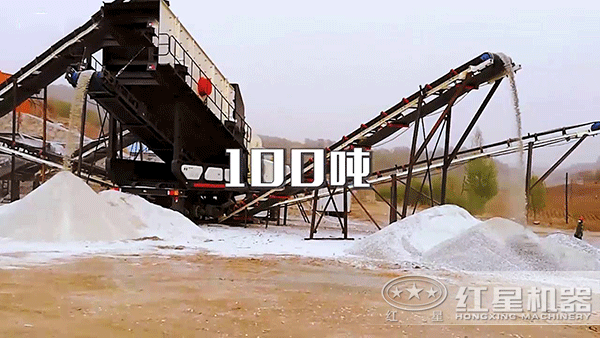 時產(chǎn)100噸小型移動軋石機(jī)生產(chǎn)現(xiàn)場