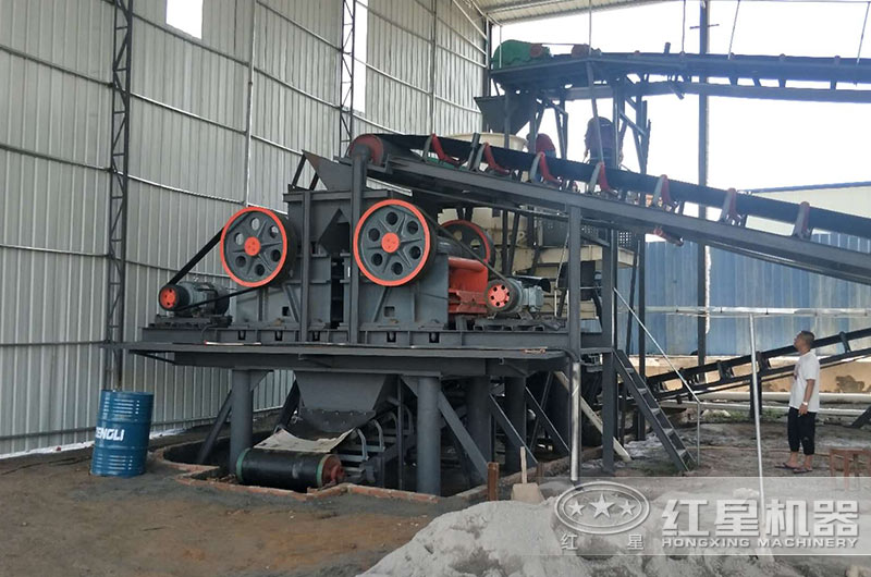 顎式碎裂設(shè)備的顎板有什么作用？宜采用哪種材料制作？